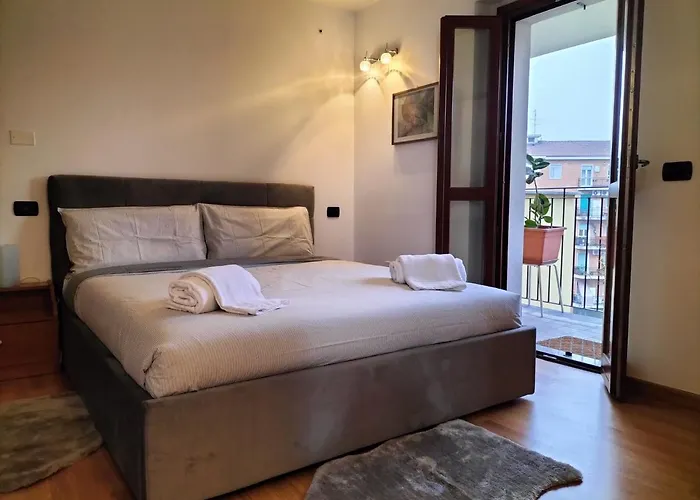 Big Bright Flat In Close To Loreto Square Apartment *