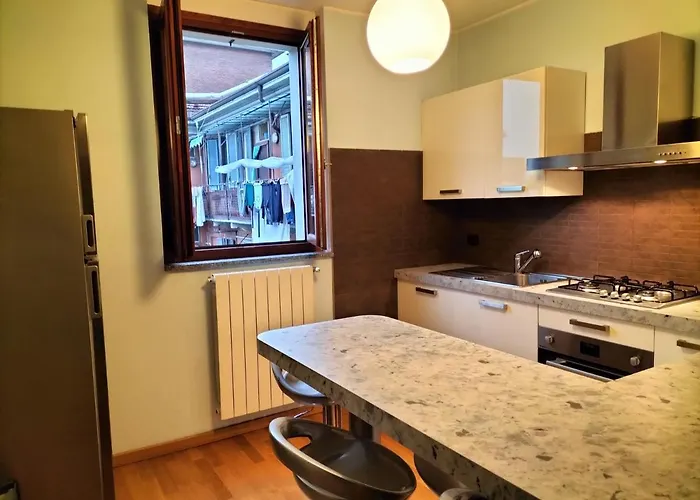 Big Bright Flat In Close To Loreto Square * Milan